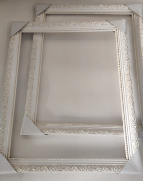 Уценка Рамка 40х50 белая цветы с крепл.- есть повреждения Уценка Рамка 40х50 белая цветы с крепл.- есть повреждения