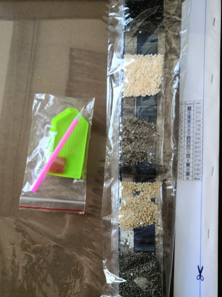 ZX10390 Уценка: цвет страз не совпадает с исходным рисунком ZX10390 Уценка: цвет страз не совпадает с исходным рисунком